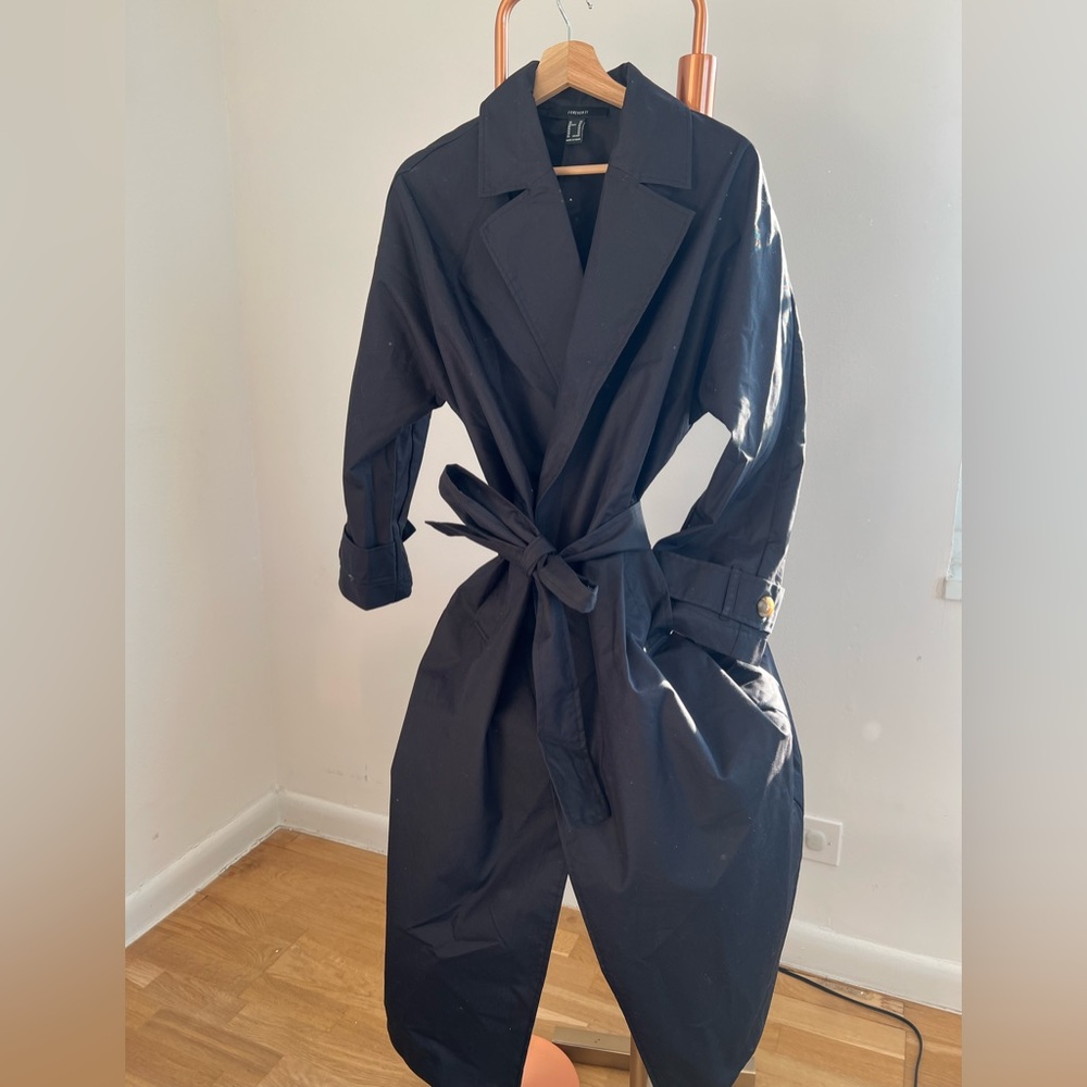 {Forever21} Black trench coat 🧥 🖤